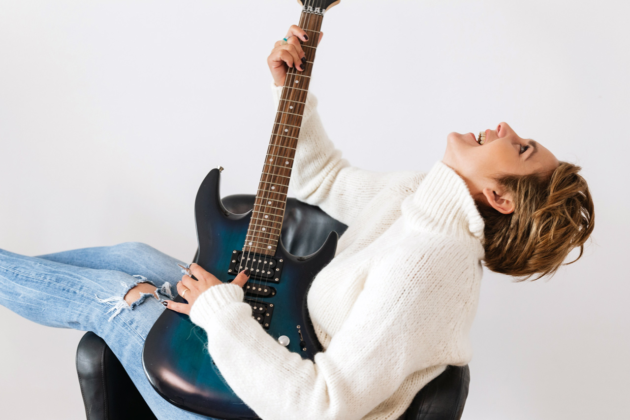 girl with guitar